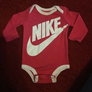 NIKE LSleeve Onesie